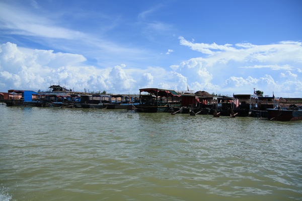 KHPNH - Phnom Penh - Lake with Riverboats.jpg